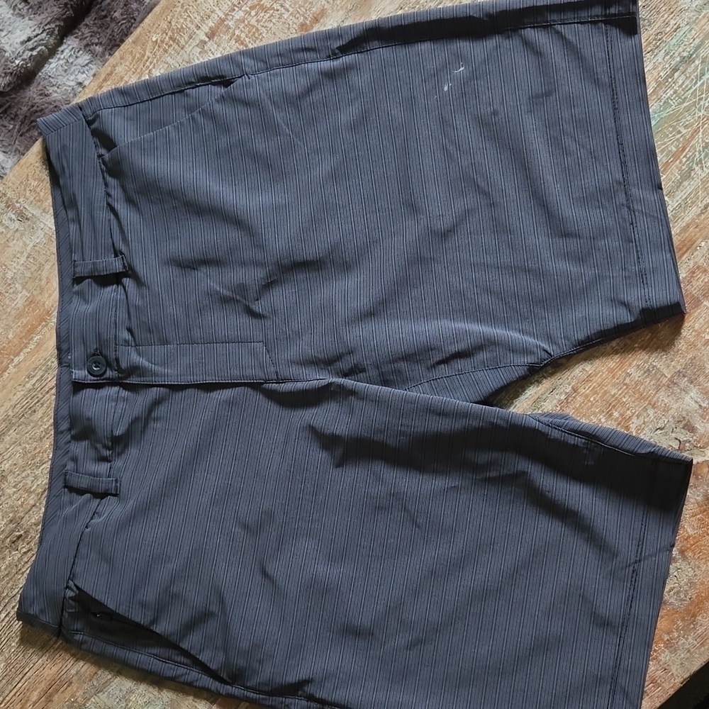HANG TEN Mens Hybrid Dark Grey Quick Dri Bermuda Shorts SZ. 38 EUC (BIN 003)
